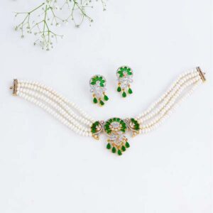 Emerald Grandeur Four-Line Pearl Choker Set